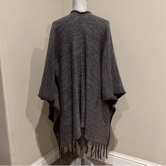 Kenzie Gray heathered knit wrap OS - Picture 3 of 5